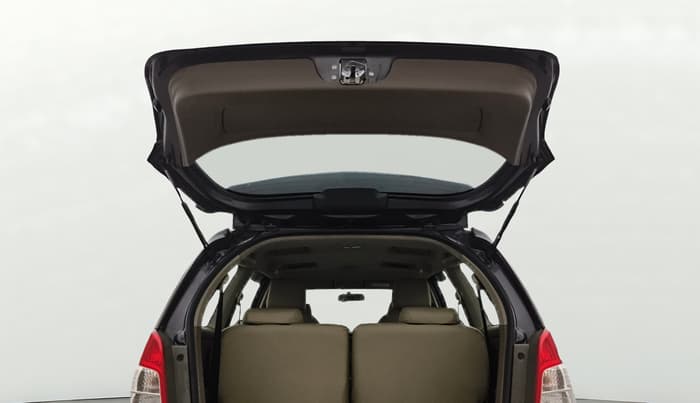 2015 Toyota Innova 2.5 GX 7 STR, Diesel, Manual, 93,285 km, Boot Door Open