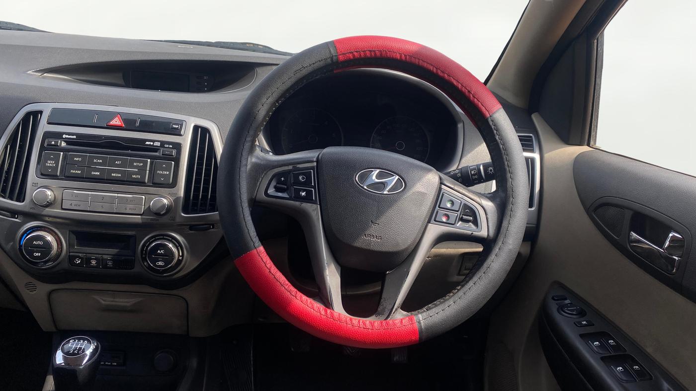 2013 Hyundai i20 ASTA 1.4 CRDI, Diesel, Manual, 1,06,081 km, Steering Wheel Close Up