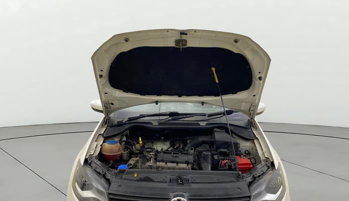 2015 Volkswagen Polo HIGHLINE1.2L, Petrol, Manual, 98,646 km, Open Bonet