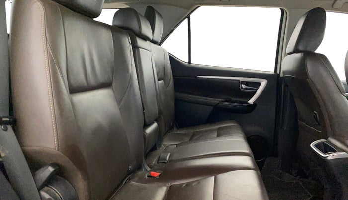 2018 Toyota Fortuner 2.8 4X2 MT, Diesel, Manual, 1,38,251 km, Right Side Rear Door Cabin