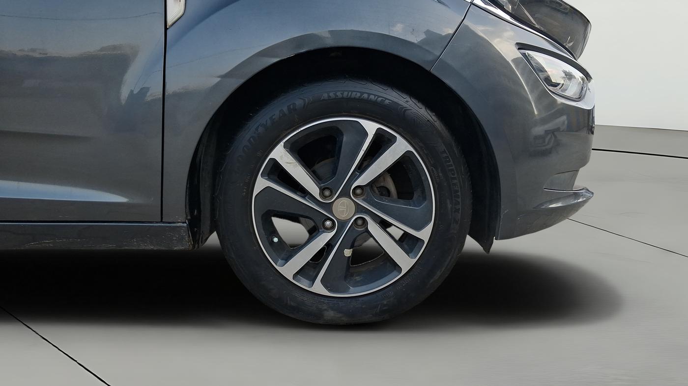 2021 Tata ALTROZ XZ PETROL, CNG, Manual, 63,893 km, Right Front Wheel