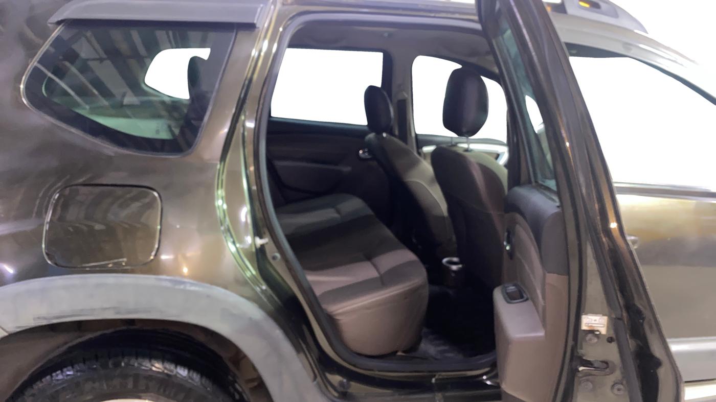 2017 Renault Duster 110 PS RXZ 4X2 AMT DIESEL, Diesel, Automatic, 75,844 km, Right Side Rear Door Cabin