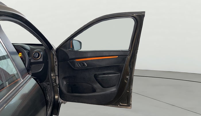 2017 Renault Kwid CLIMBER 1.0 AMT, Petrol, Automatic, 41,612 km, RHS Front Door