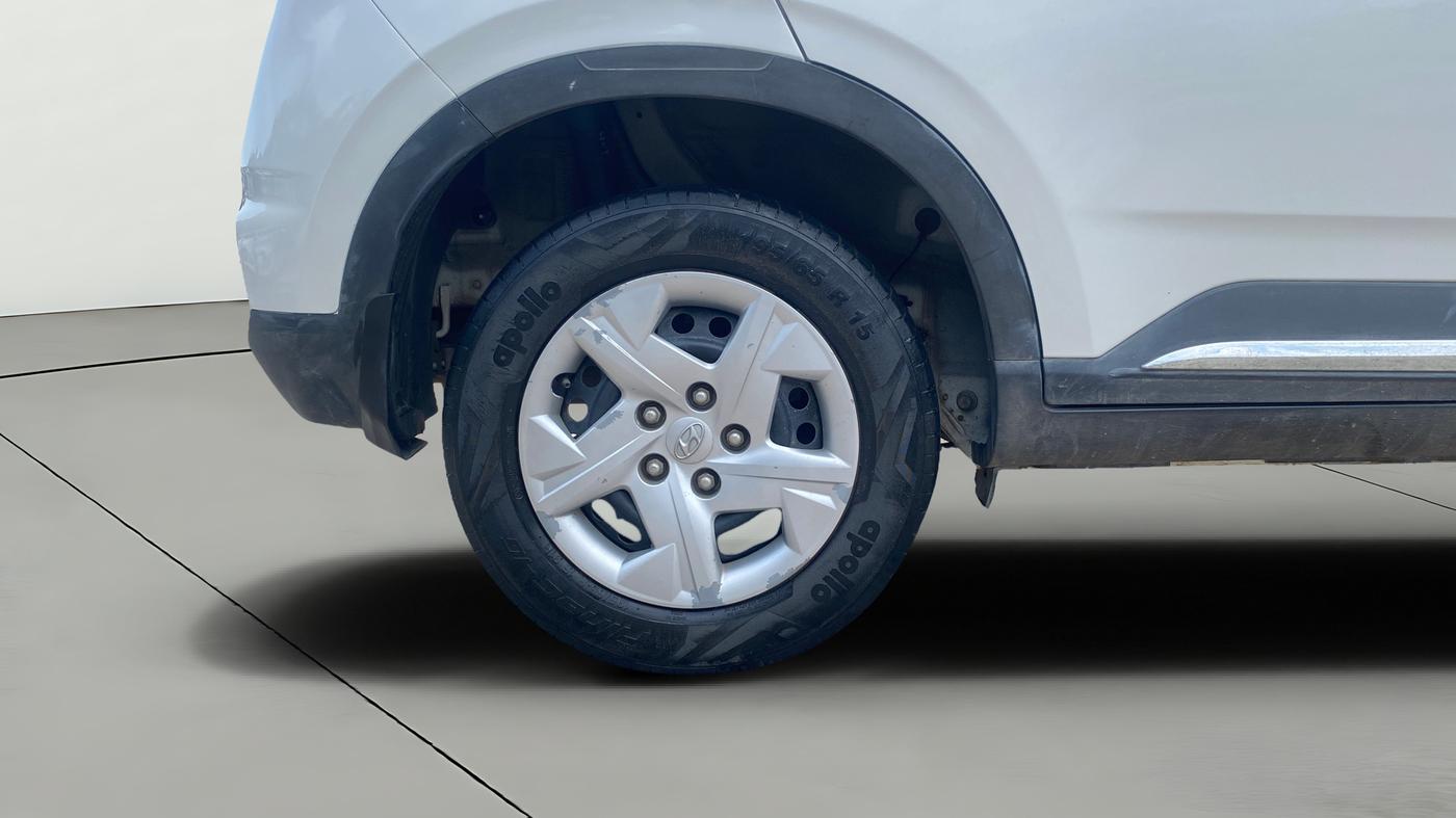 2020 Hyundai VENUE S+ 1.2, Petrol, Manual, 68,138 km, Right Rear Wheel