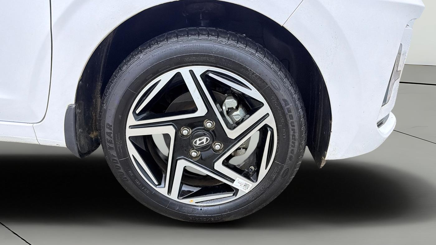 2025 Hyundai GRAND I10 NIOS Sportz (O) 1.2 Kappa AMT, Petrol, Automatic, 9,838 km, Right Front Wheel