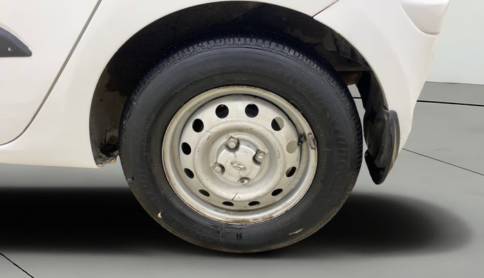 2013 Hyundai i10 MAGNA 1.1, Petrol, Manual, 1,02,588 km, Left Rear Wheel