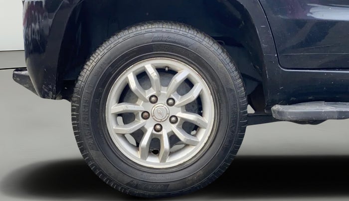 2015 Mahindra TUV300 T8, Diesel, Manual, 1,48,651 km, Right Rear Wheel