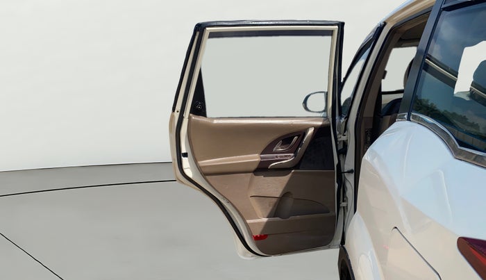 2015 Mahindra XUV500 W8, Diesel, Manual, 81,458 km, LHS Rear Door