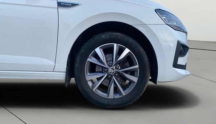 2023 Skoda SLAVIA STYLE 1.0L TSI MT, Petrol, Manual, 27,635 km, Right Front Wheel