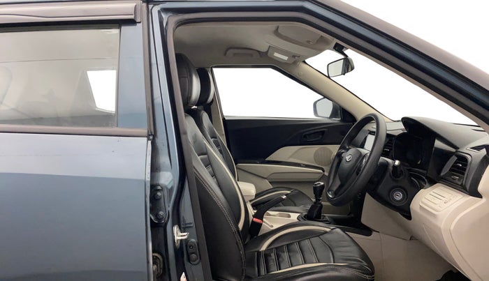 2022 Mahindra XUV300 W4 1.2 PETROL, Petrol, Manual, 91,761 km, Right Side Front Door Cabin