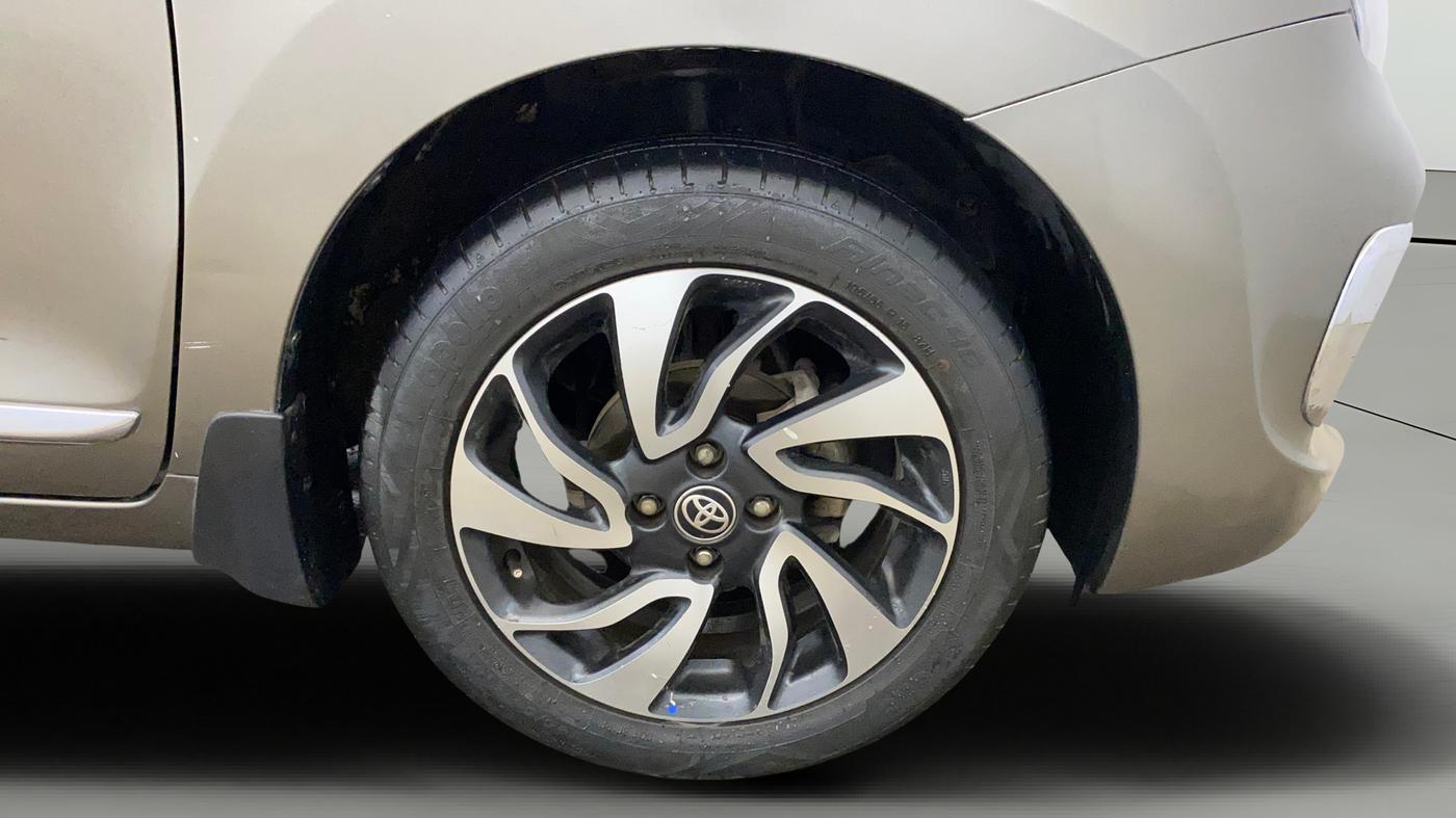 2021 Toyota Glanza V, Petrol, Manual, 36,302 km, Right Front Wheel
