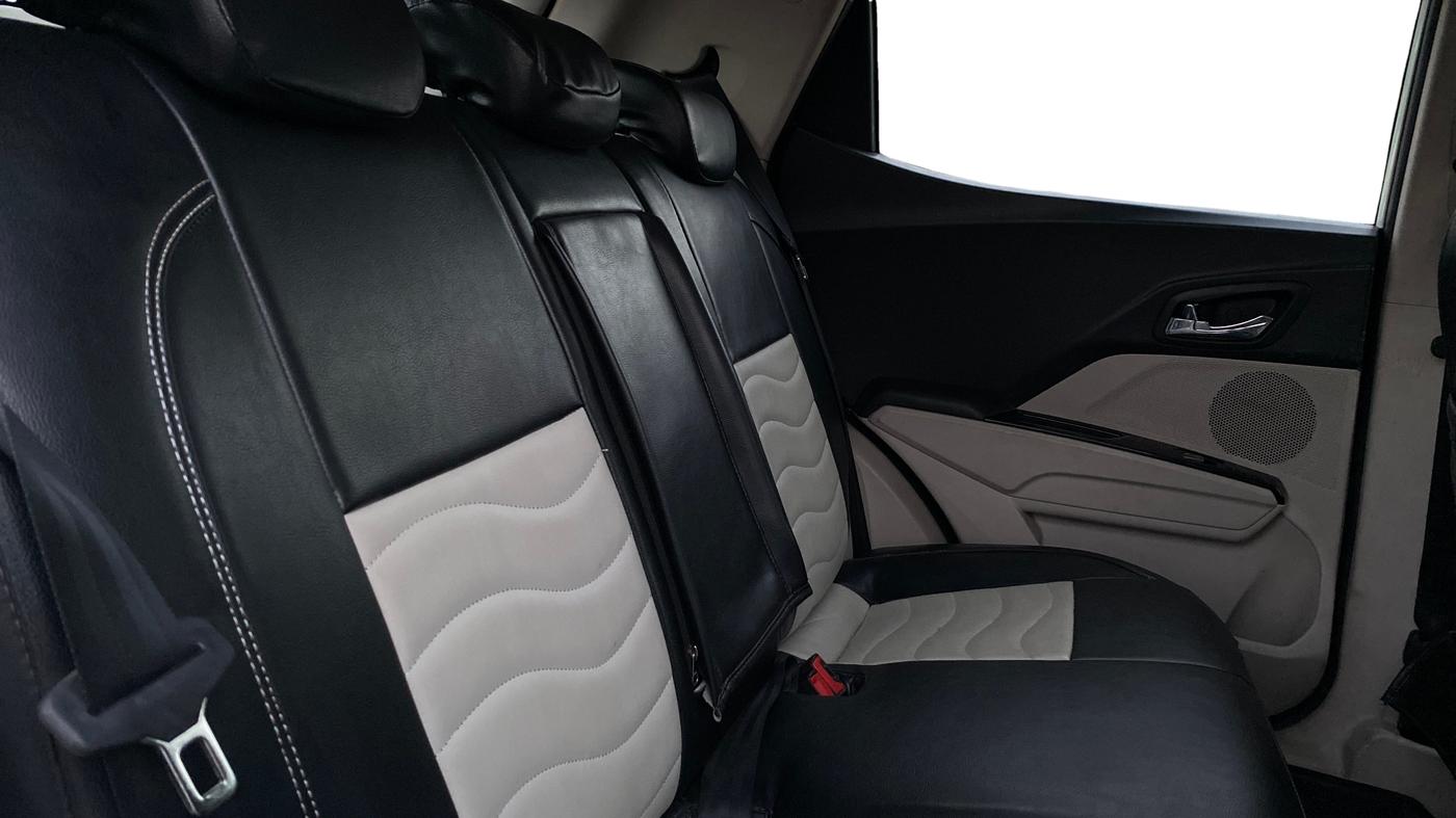 2021 Mahindra XUV300 W8 1.2 PETROL, Petrol, Manual, 38,257 km, Right Side Rear Door Cabin