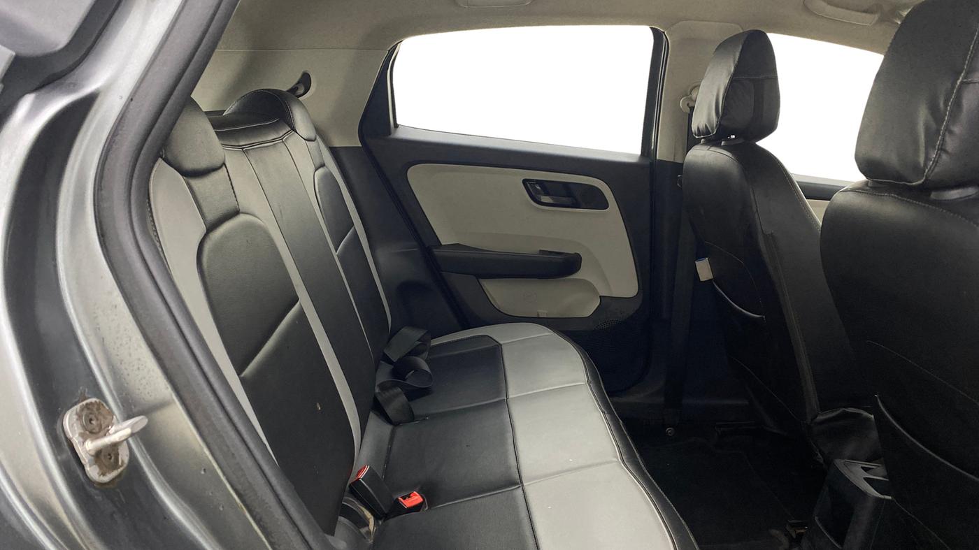 2022 Tata ALTROZ XT PETROL, Petrol, Manual, 43,240 km, Right Side Rear Door Cabin