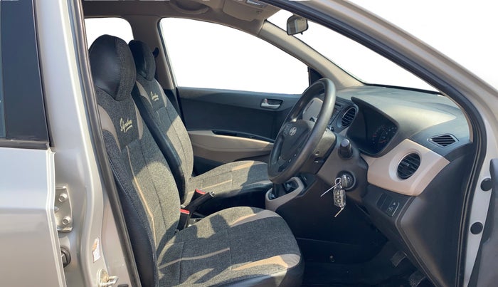 2015 Hyundai Xcent S (O) 1.2, Petrol, Manual, 61,983 km, Right Side Front Door Cabin