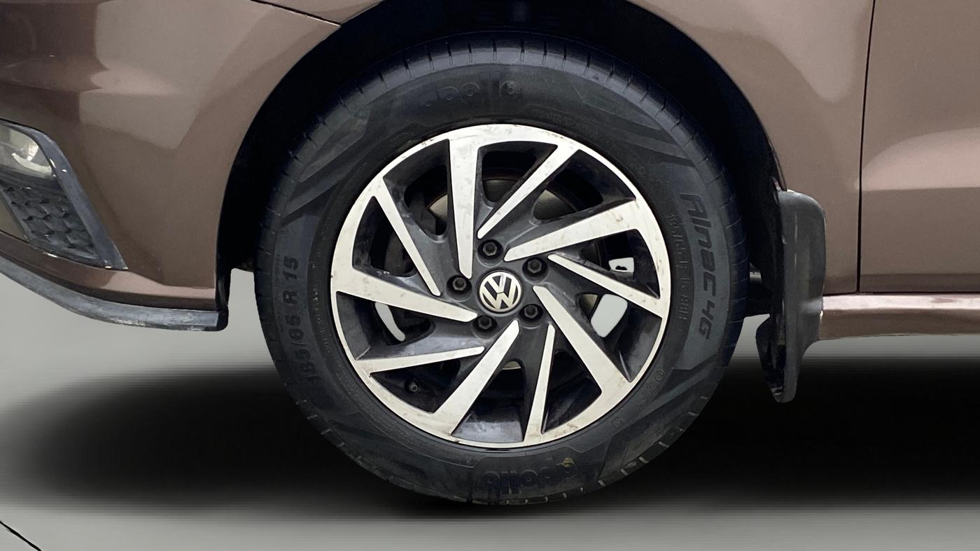 2016 Volkswagen Polo COMFORTLINE 1.2L, Petrol, Manual, 72,996 km, Left Front Wheel