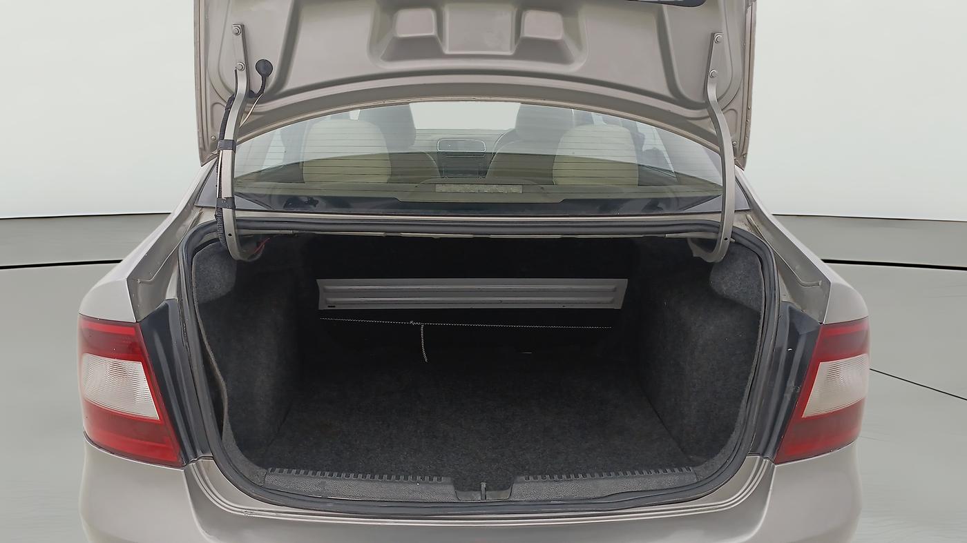 2015 Skoda Rapid ELEGANCE 1.6 MPI MT, Petrol, Manual, 98,452 km, Boot Open Zoomed View