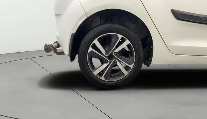 2021 Tata ALTROZ XZ PETROL, Petrol, Manual, 93,195 km, Right Rear Wheel