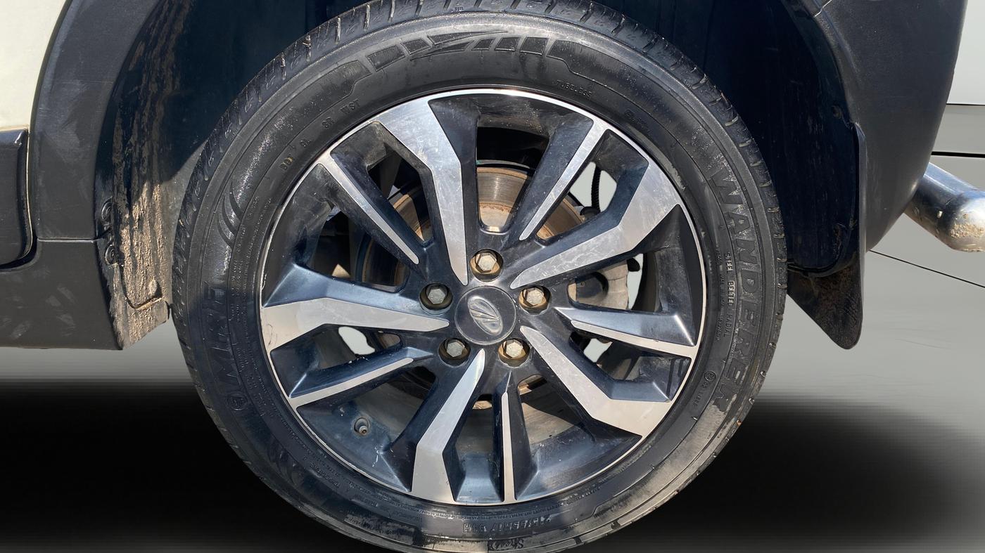 2019 Mahindra XUV300 W8 (O) 1.5 DIESEL, Diesel, Manual, 48,713 km, Left Rear Wheel