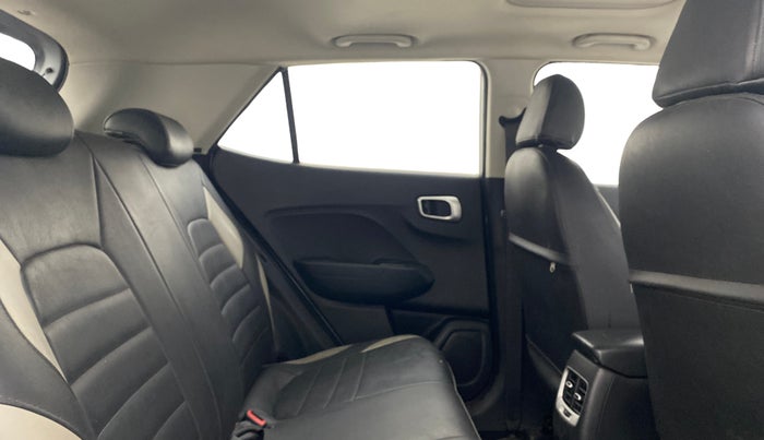 2020 Hyundai VENUE SX PLUS 1.0 TURBO DCT, Petrol, Automatic, 66,016 km, Right Side Rear Door Cabin