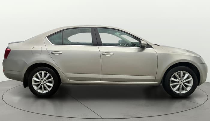 2017 Skoda Octavia STYLE PLUS AT 1.8 TSI, Petrol, Automatic, 1,03,026 km, Right Side View