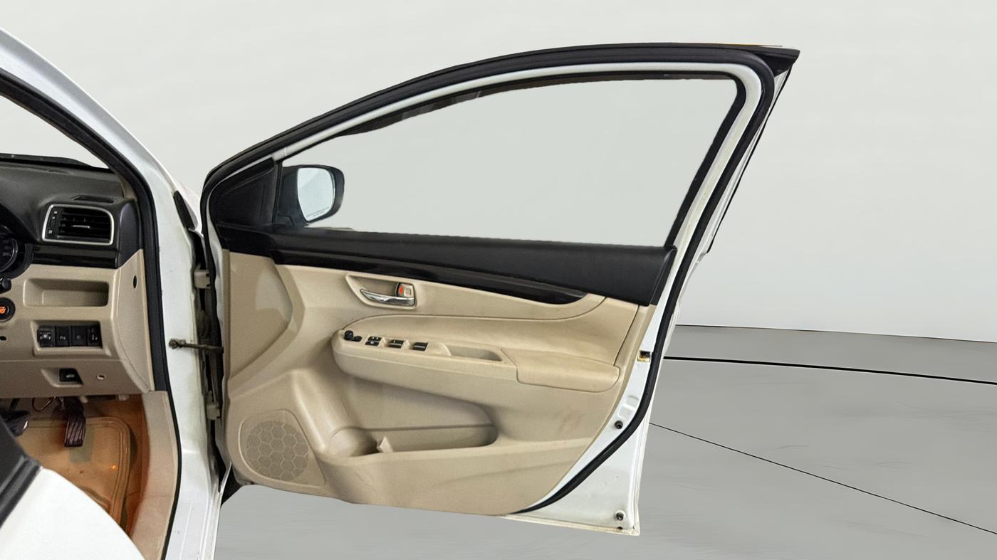 2015 Maruti Ciaz ZXI AT, CNG, Automatic, 69,197 km, RHS Front Door