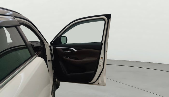 2023 Maruti Grand Vitara ALPHA SMART HYBRID AT, Petrol, Automatic, 32,182 km, RHS Front Door