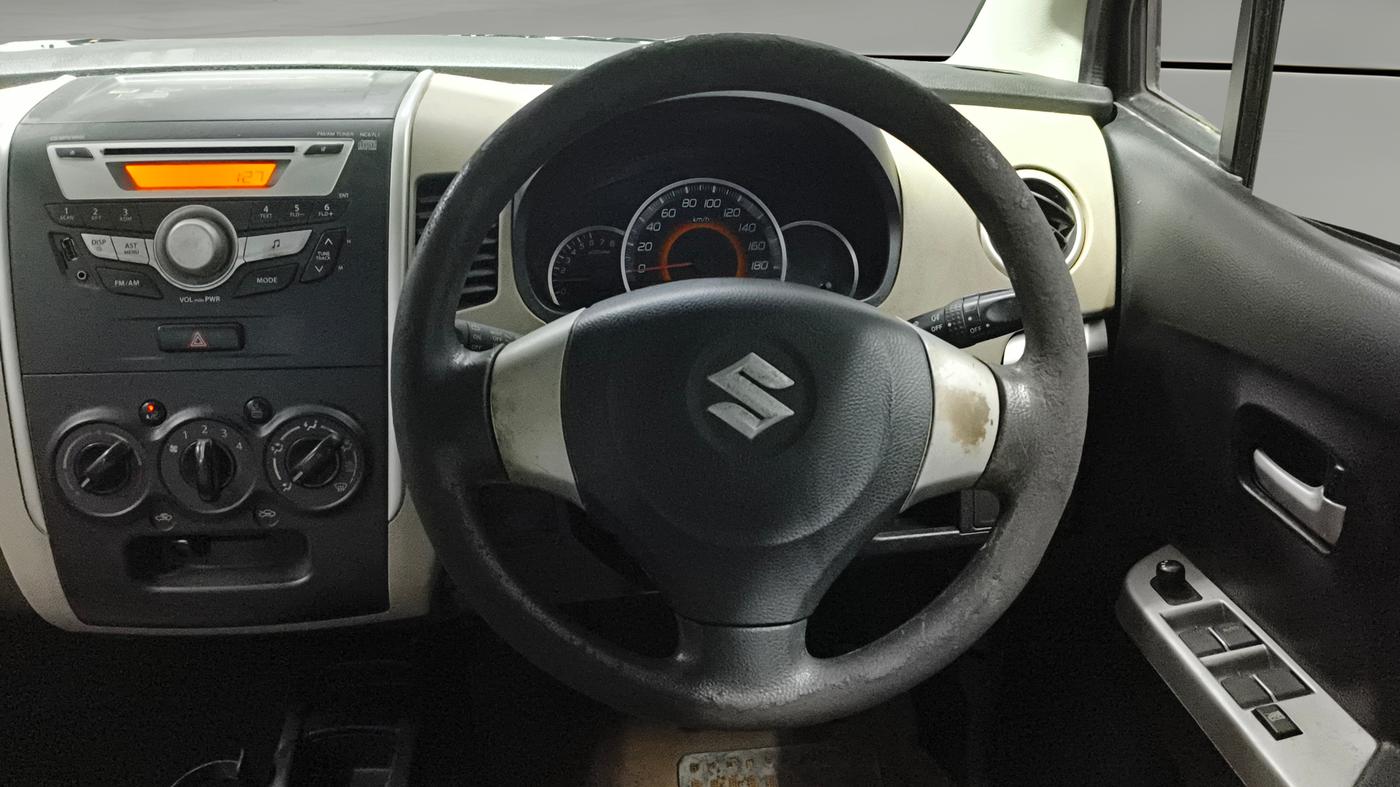 2016 Maruti Wagon R 1.0 VXI, Petrol, Manual, 73,292 km, Steering Wheel Close Up