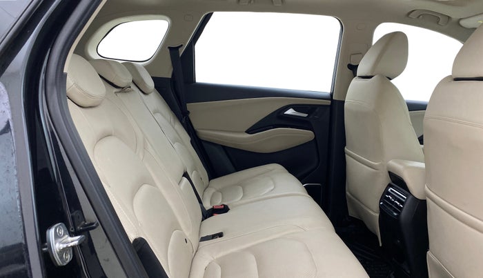 2023 MG HECTOR SMART PRO 2.0 TURBO DIESEL, Diesel, Manual, 34,215 km, Right Side Rear Door Cabin