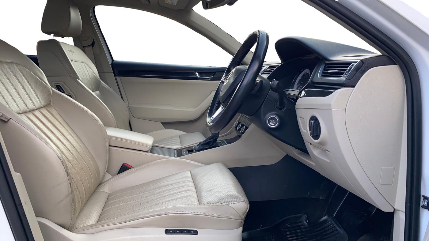 2018 Skoda Superb L&K 1.8 TSI AT, Petrol, Automatic, 82,371 km, Right Side Front Door Cabin