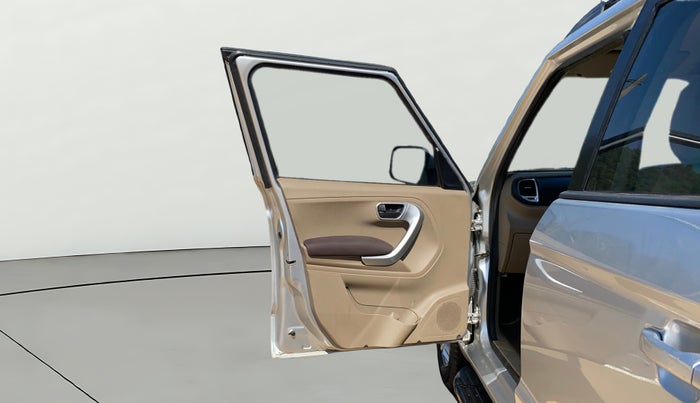 2017 Mahindra TUV300 T8, Diesel, Manual, 96,442 km, LHS Front Door