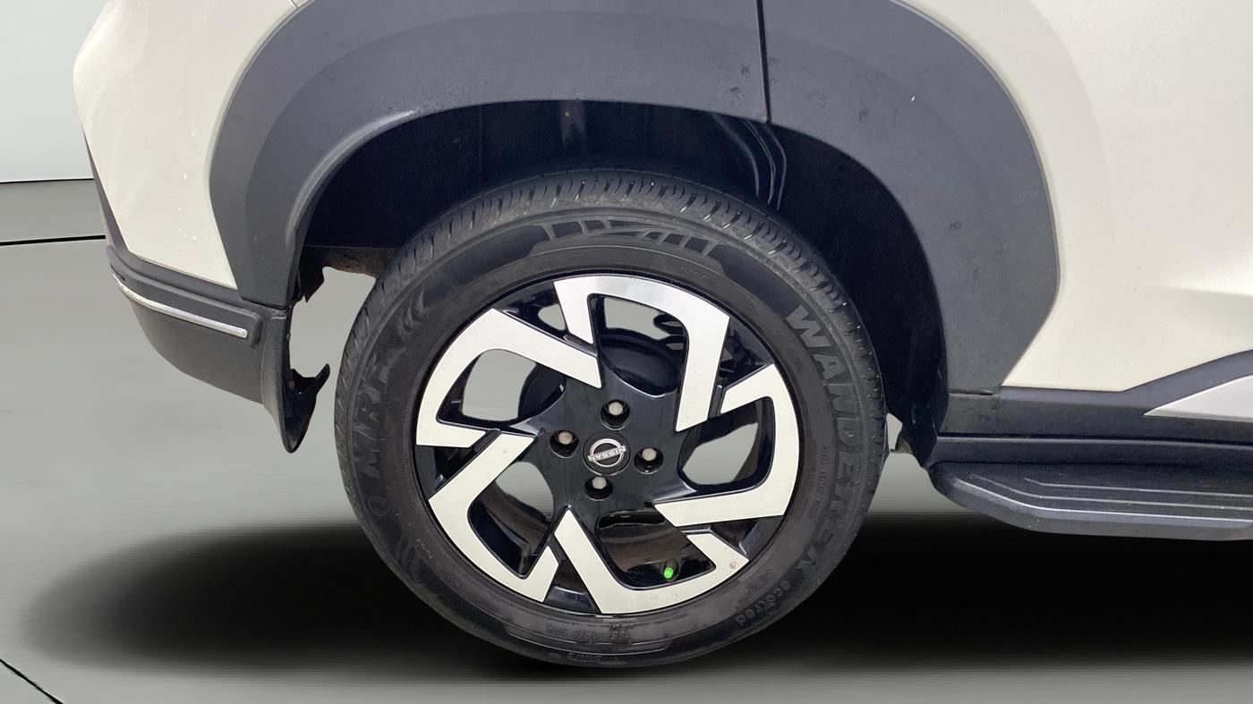 2023 Nissan MAGNITE XV PREMIUM TURBO CVT DUAL TONE, Petrol, Automatic, 6,857 km, Right Rear Wheel