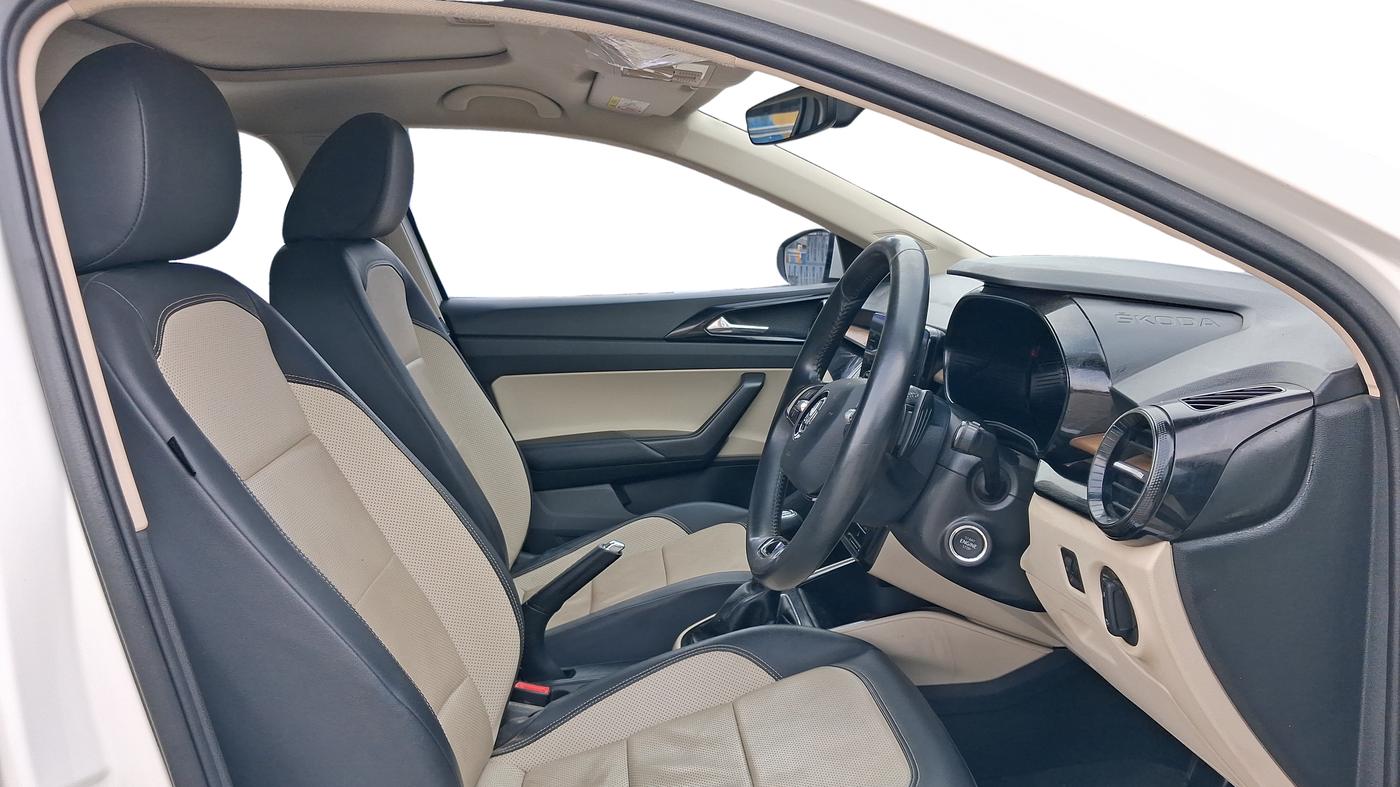 2023 Skoda SLAVIA STYLE 1.0L TSI AT, Petrol, Automatic, 83,399 km, Right Side Front Door Cabin