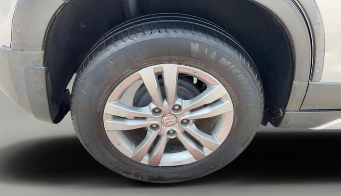 2017 Maruti Vitara Brezza ZDI, Diesel, Manual, 1,18,691 km, Right Rear Wheel