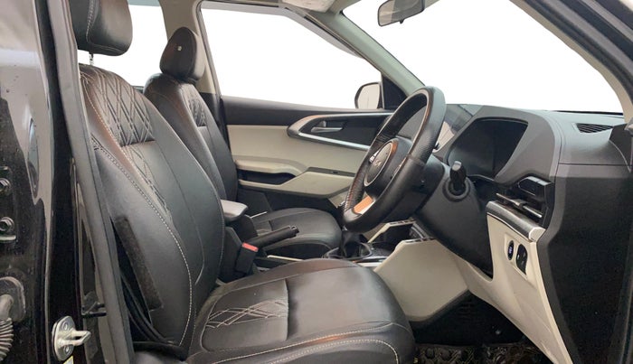 2023 KIA CARENS PRESTIGE PLUS 1.4 PETROL 7 STR, Petrol, Manual, 26,327 km, Right Side Front Door Cabin