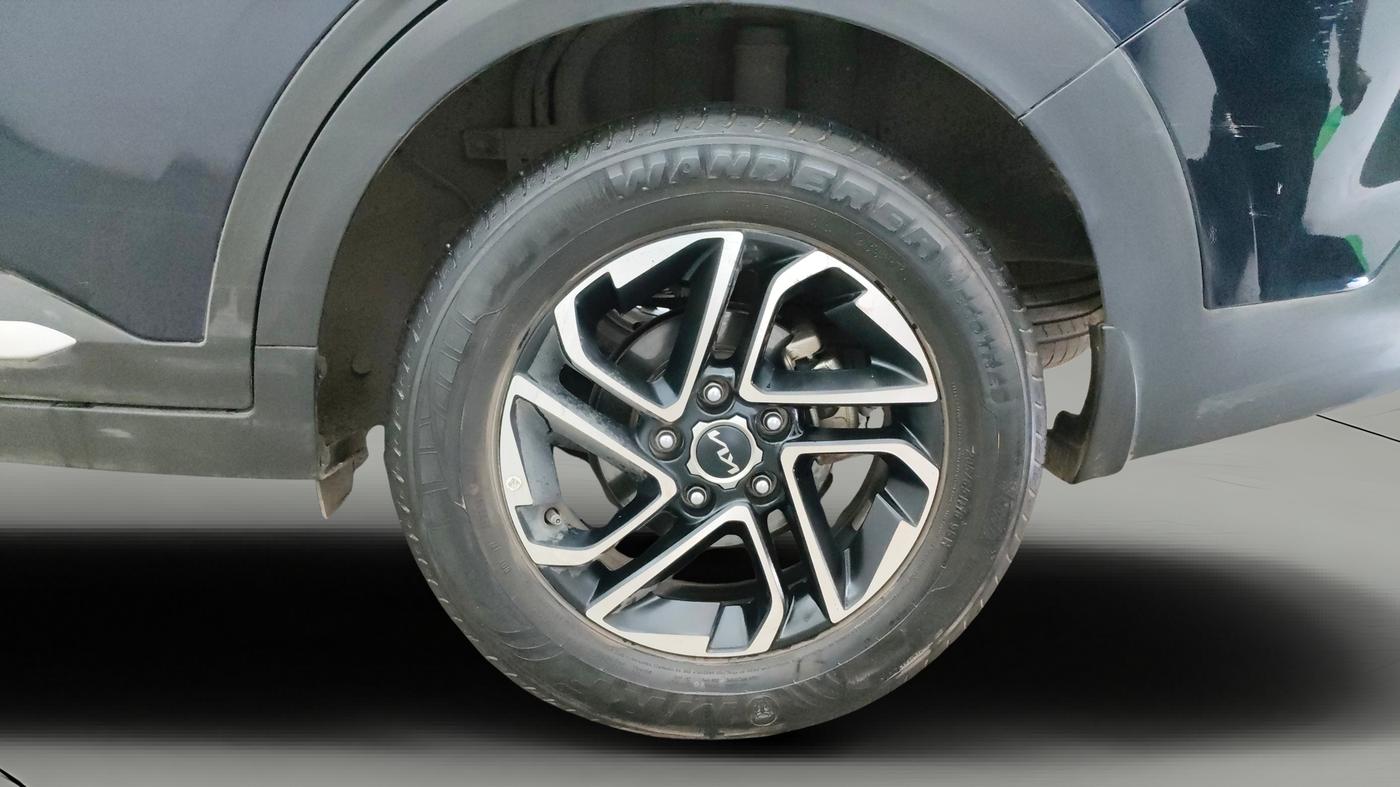 2022 KIA CARENS LUXURY PLUS 1.5 DIESEL AT 7 STR, Diesel, Automatic, 27,753 km, Left Rear Wheel