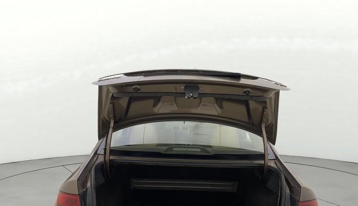 2017 Volkswagen Vento HIGHLINE PLUS 1.5 AT 16 ALLOY, Diesel, Automatic, 1,14,563 km, Boot Door Open