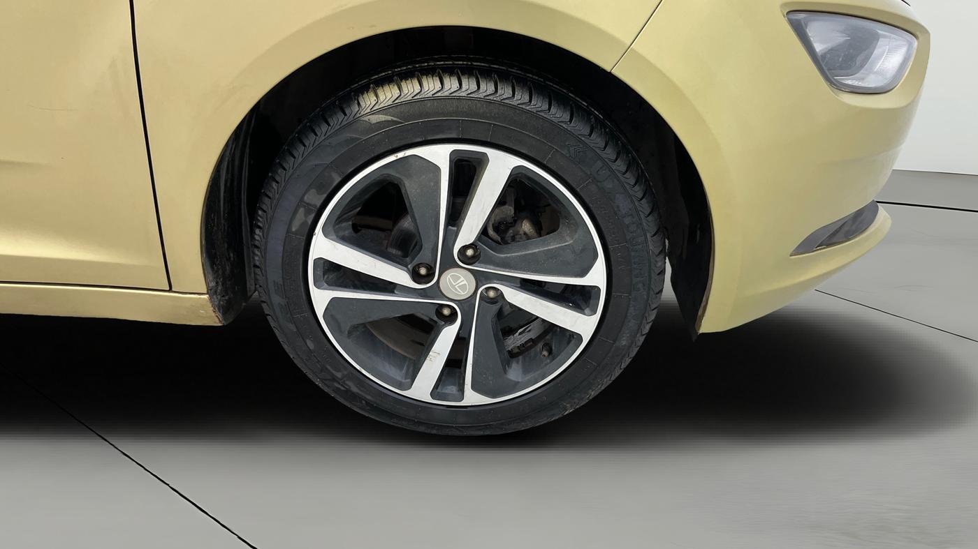 2020 Tata ALTROZ XZ PETROL, Petrol, Manual, 43,742 km, Right Front Wheel