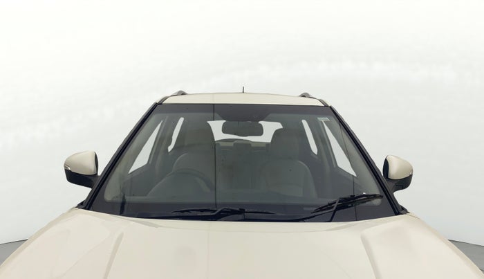 2019 Mahindra XUV300 W8 (O) 1.5 DIESEL AMT, Diesel, Automatic, 1,23,093 km, Front Windshield