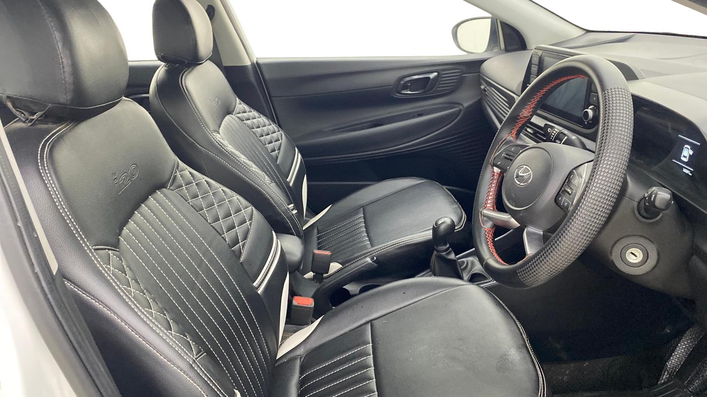 2022 Hyundai NEW I20 SPORTZ 1.2 MT, Petrol, Manual, 16,581 km, Right Side Front Door Cabin