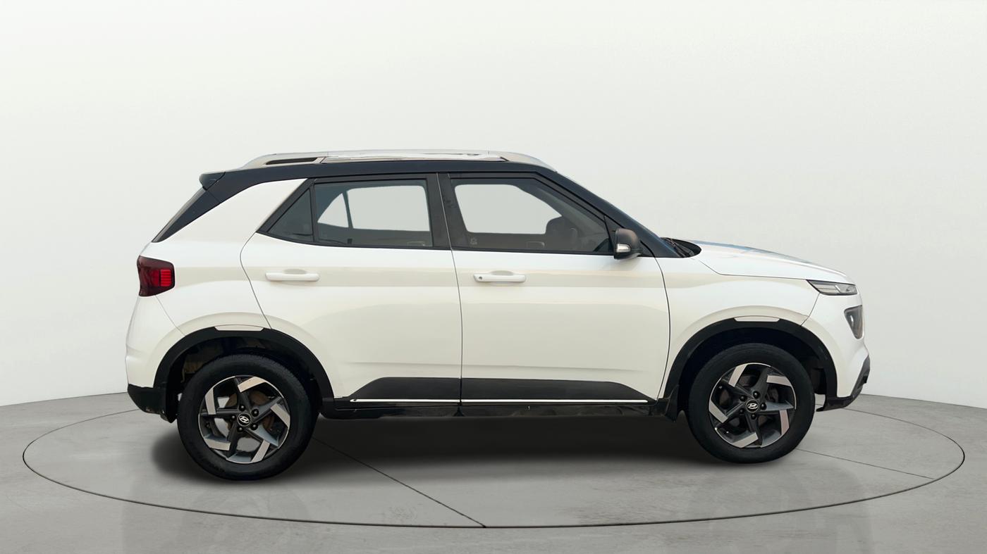 2019 Hyundai VENUE SX 1.4 CRDi DUAL TONE, Diesel, Manual, 1,08,203 km, Right Side View
