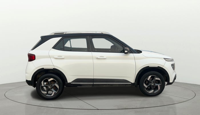 2019 Hyundai VENUE SX 1.4 CRDi DUAL TONE, Diesel, Manual, 1,07,785 km, Right Side View