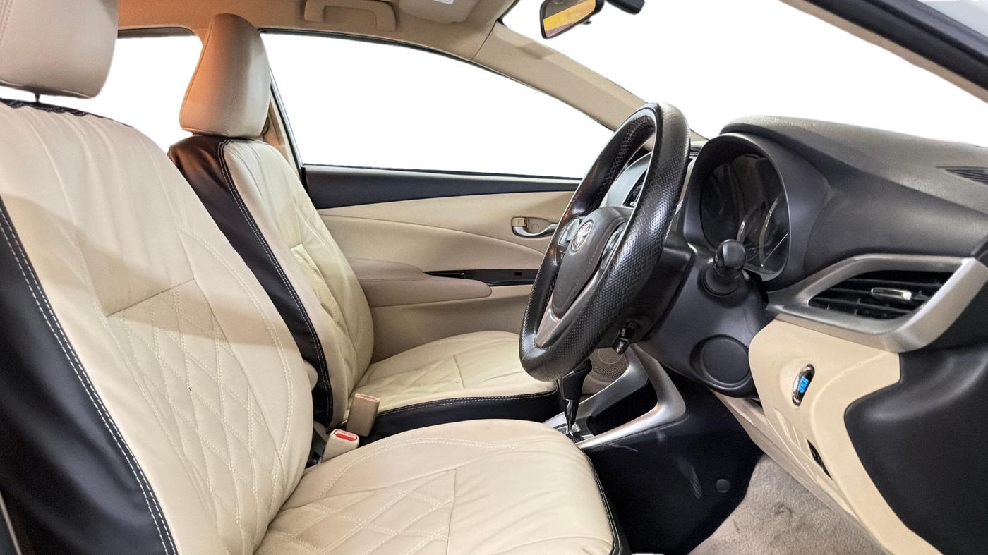 2018 Toyota YARIS V CVT, Petrol, Automatic, 98,237 km, Right Side Front Door Cabin