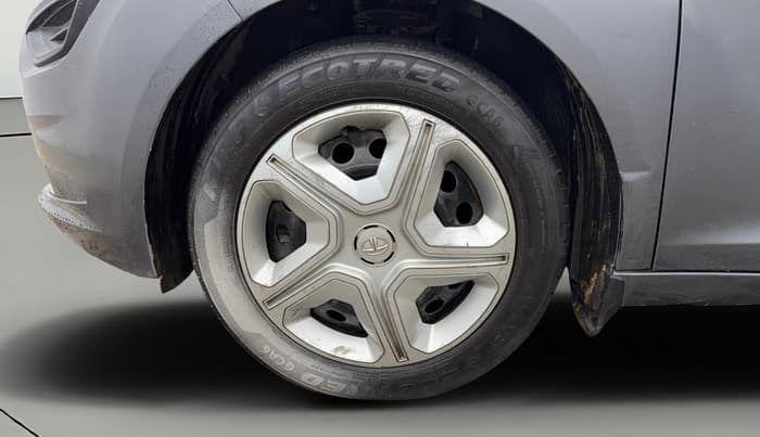 2023 Tata ALTROZ XM PLUS PETROL, Petrol, Manual, 37,024 km, Left Front Wheel