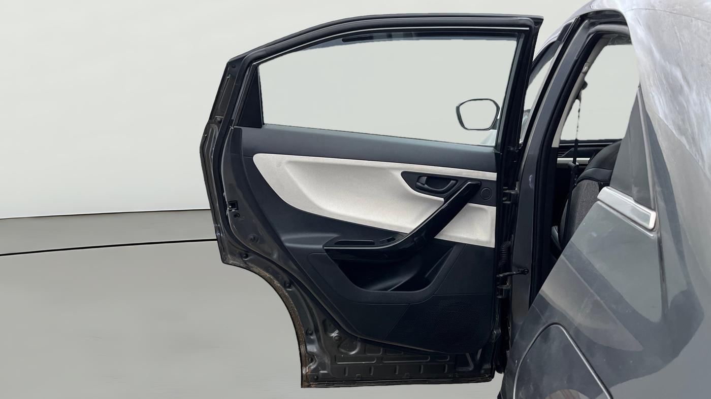 2025 Tata Curvv Pure Plus 1.2 Petrol 7DCA, Petrol, Automatic, 10,215 km, LHS Rear Door