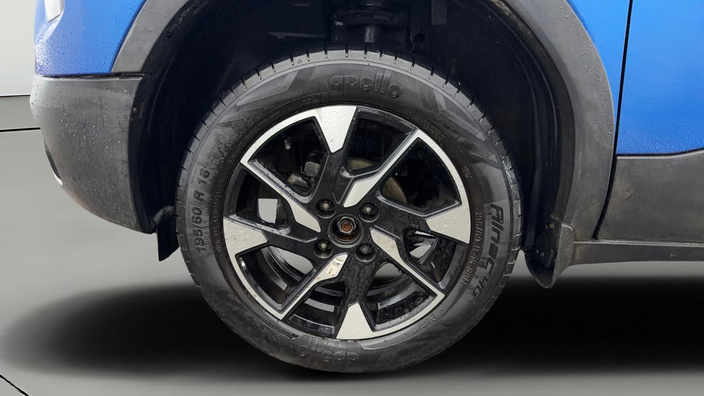 2023 Tata PUNCH CREATIVE  1.2 RTN DUAL TONE, Petrol, Manual, 28,441 km, Left Front Wheel
