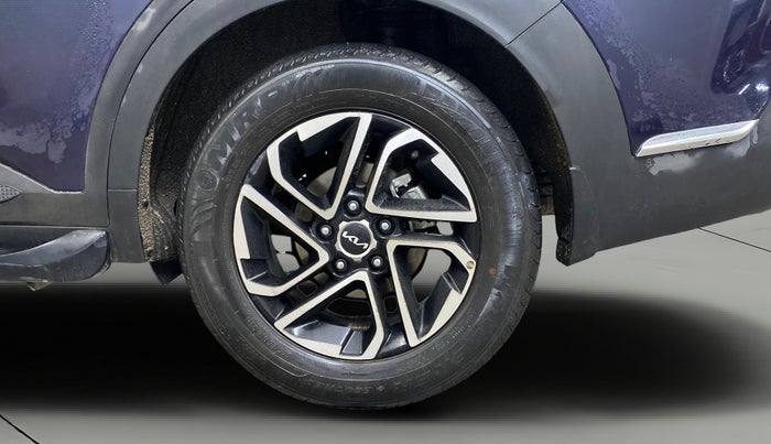 2022 KIA CARENS PRESTIGE PLUS 1.4 PETROL DCT 7 STR, Petrol, Automatic, 49,964 km, Left Rear Wheel