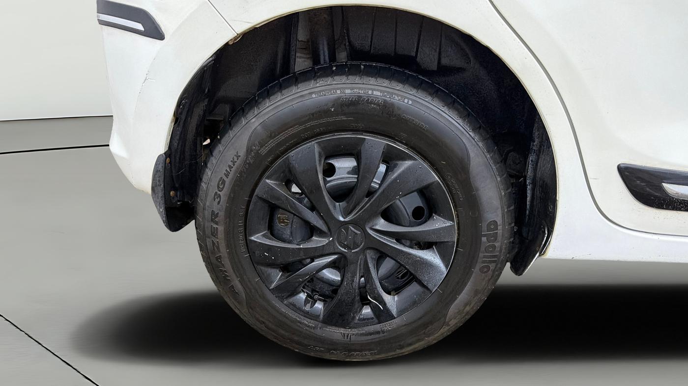 2024 Maruti Swift VXI, Petrol, Manual, 23,779 km, Right Rear Wheel
