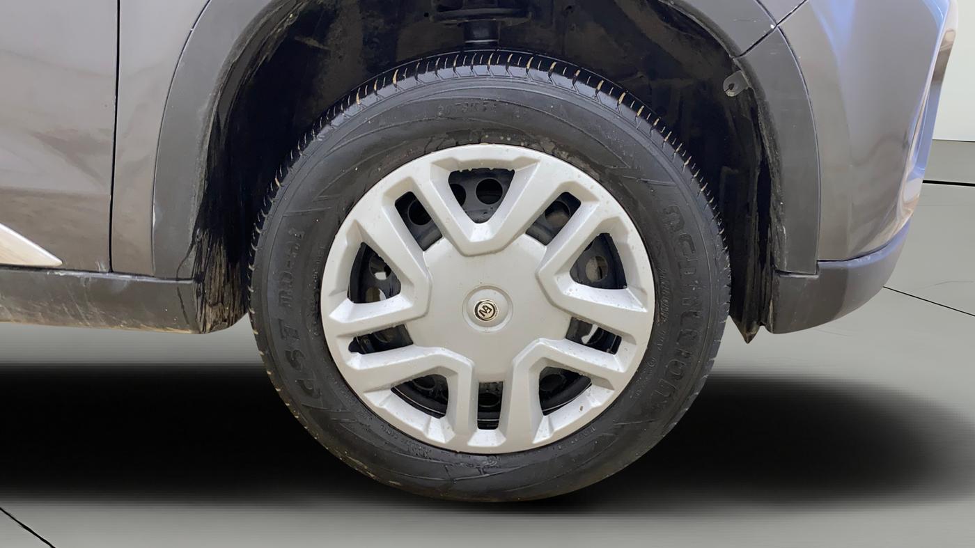 2021 Maruti Vitara Brezza LXI, CNG, Manual, 1,03,922 km, Right Front Wheel