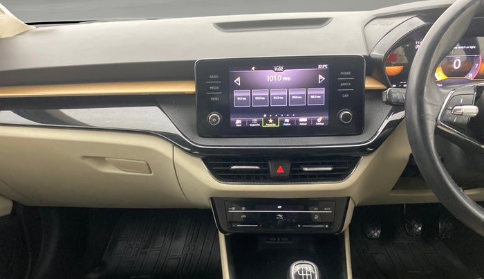 2023 Skoda SLAVIA STYLE 1.0L TSI MT, Petrol, Manual, 17,644 km, Air Conditioner