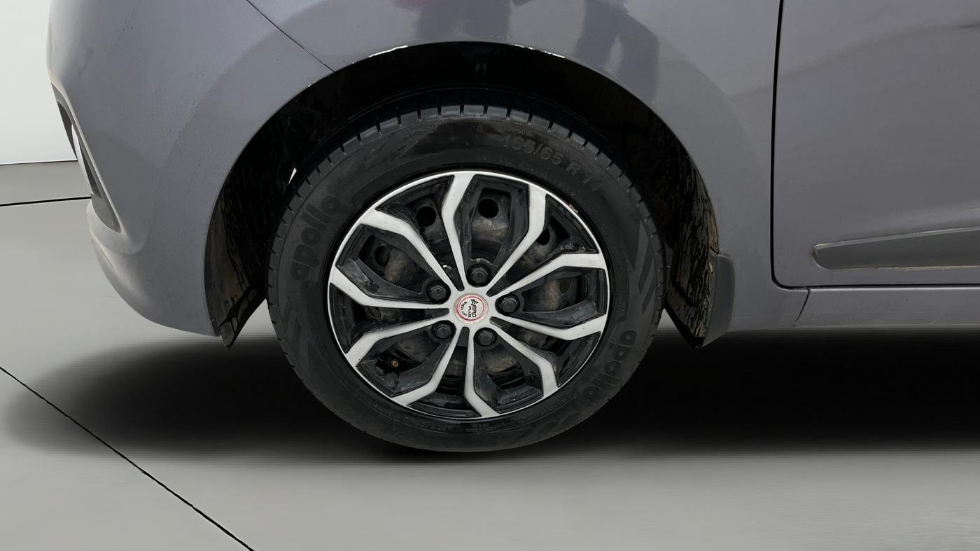 2014 Hyundai Grand i10 SPORTZ 1.2 KAPPA VTVT, Petrol, Manual, 1,30,392 km, Left Front Wheel